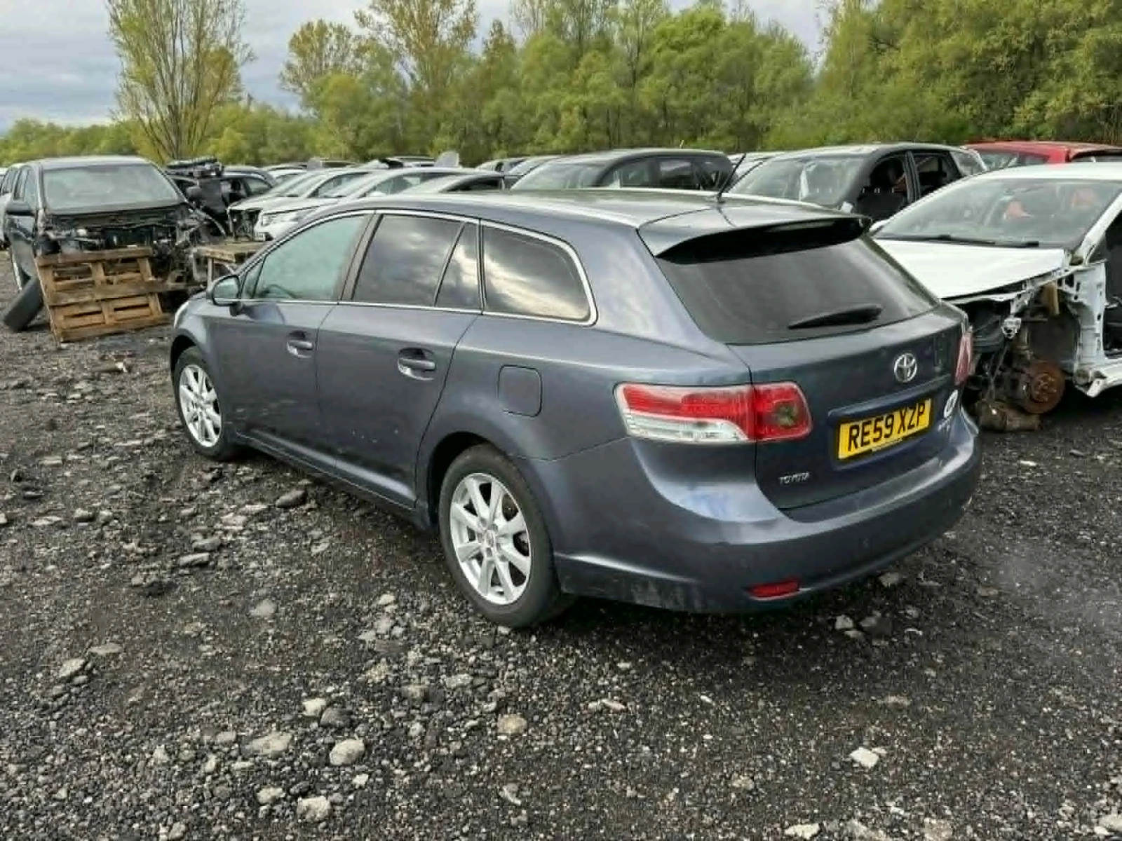 Toyota Avensis 2.0D-4D 126к.с НА ЧАСТИ, снимка 4 - Автомобили и джипове - 52982200