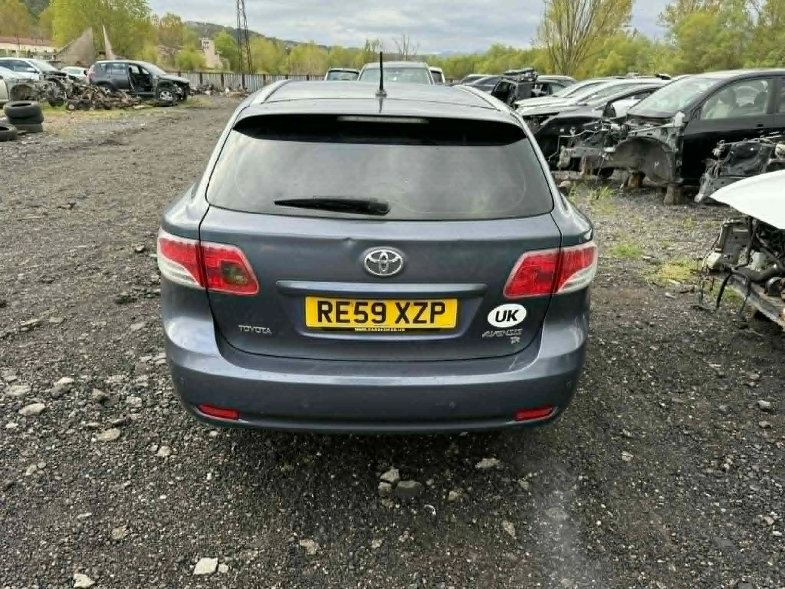 Toyota Avensis 2.0D-4D 126к.с НА ЧАСТИ, снимка 2 - Автомобили и джипове - 52982200