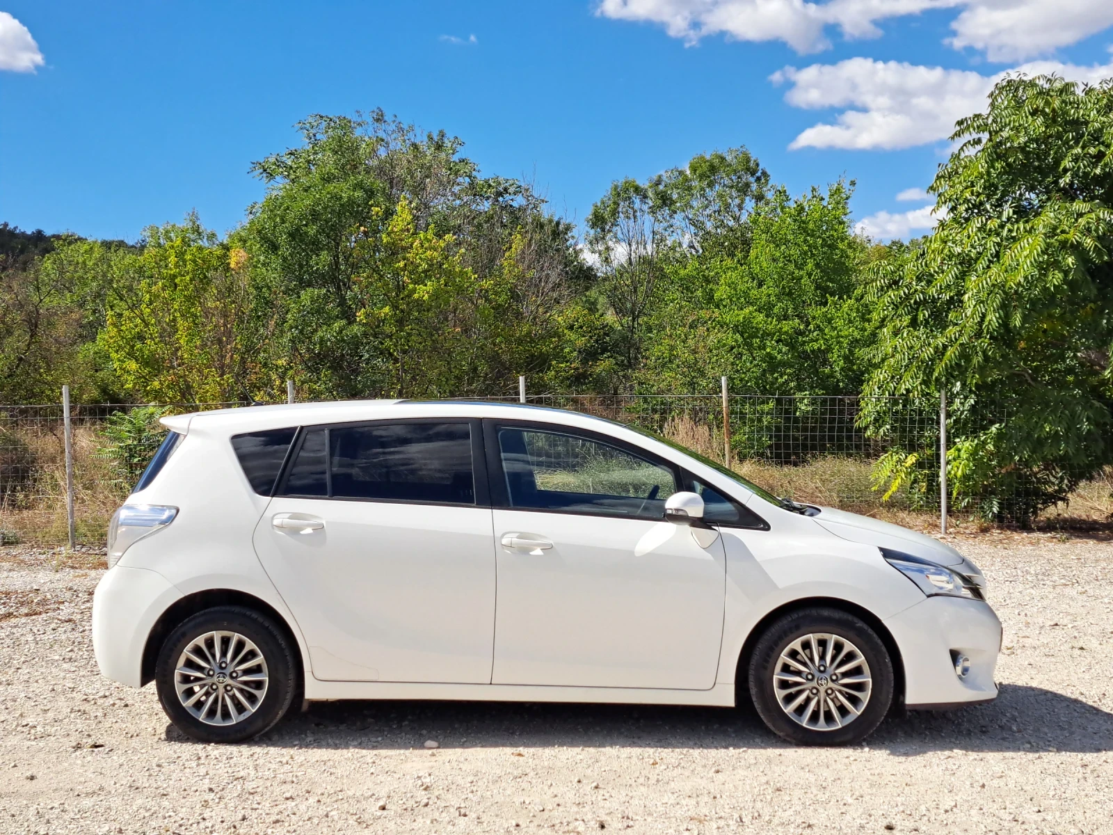 Toyota Verso 1.6 D-4D 112 k.c - изображение 6