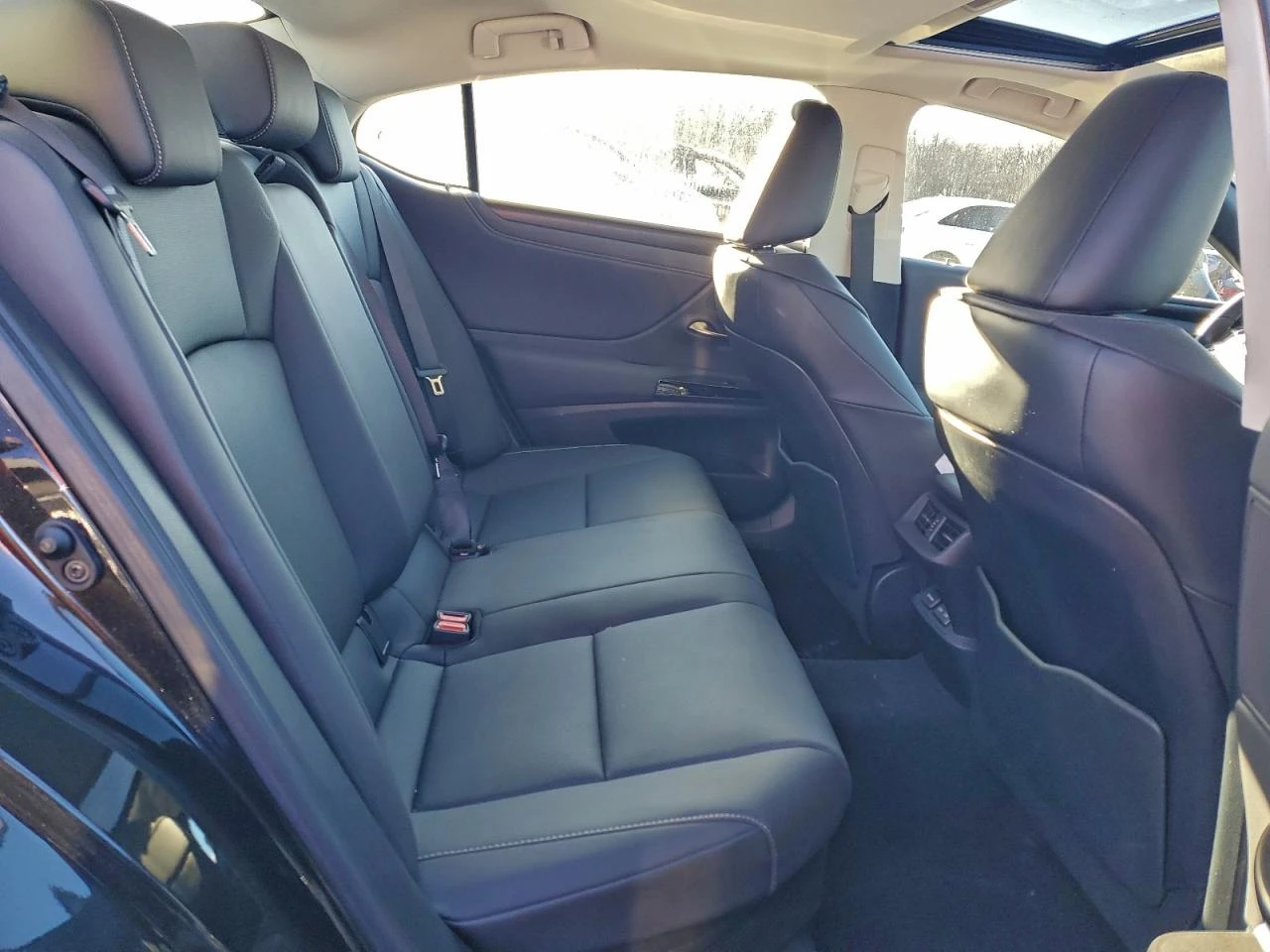 Lexus ES 300H Base - изображение 10