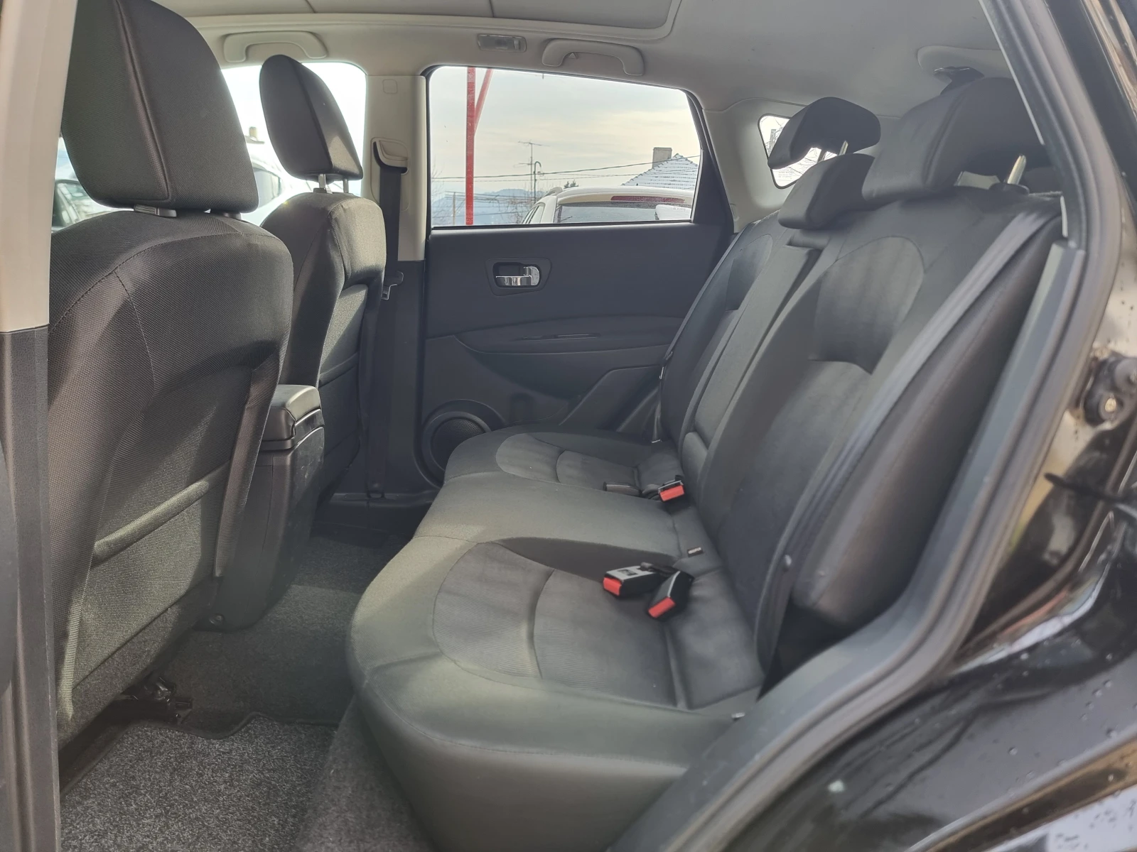 Nissan Qashqai 2.0 dci NAVI, снимка 13 - Автомобили и джипове - 53712229
