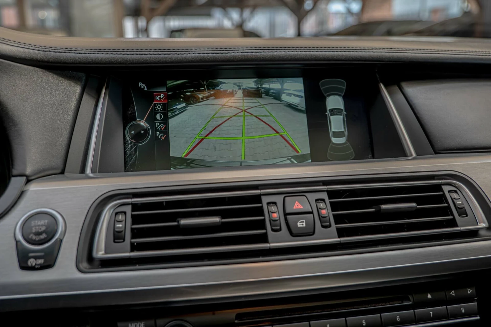 BMW 730 М Packet/Дистроник/Вакум/Камера/Обдухване/HuD/Пътн, снимка 15 - Автомобили и джипове - 53785953