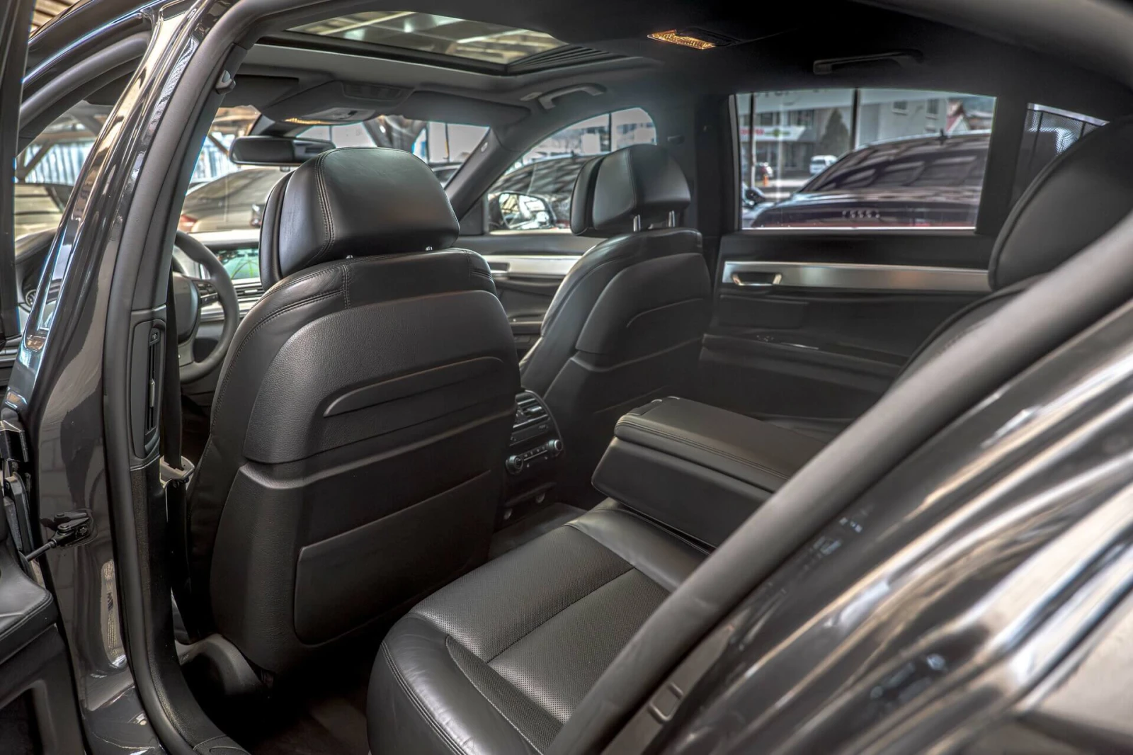 BMW 730 М Packet/Дистроник/Вакум/Камера/Обдухване/HuD/Пътн - изображение 10