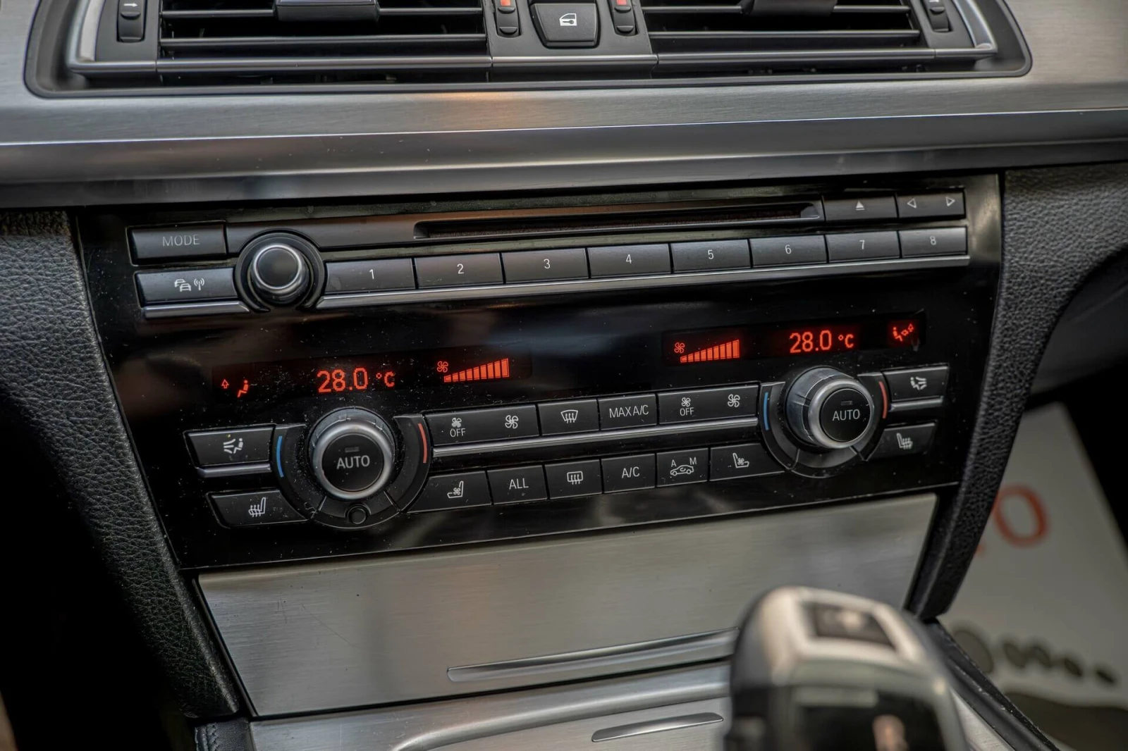 BMW 730 М Packet/Дистроник/Вакум/Камера/Обдухване/HuD/Пътн, снимка 14 - Автомобили и джипове - 53785953