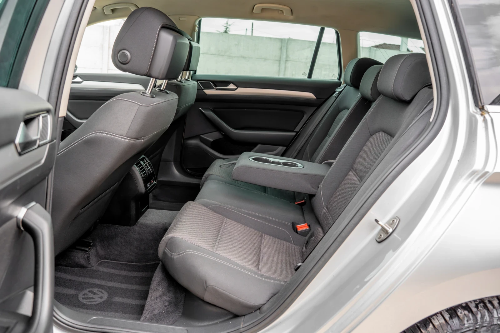 VW Passat Avtomat 120ks, снимка 14 - Автомобили и джипове - 53966138