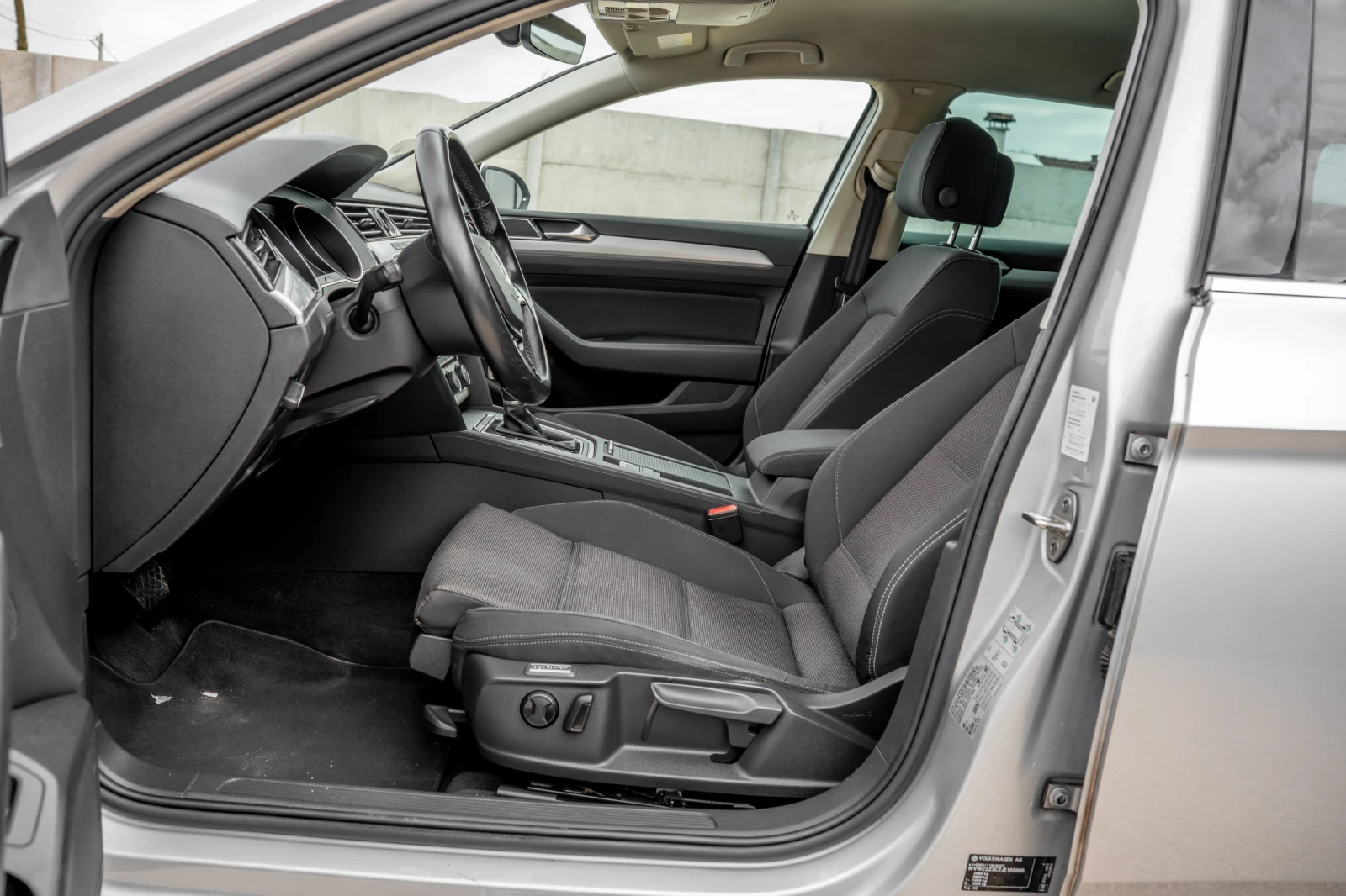 VW Passat Avtomat 120ks, снимка 11 - Автомобили и джипове - 53966138