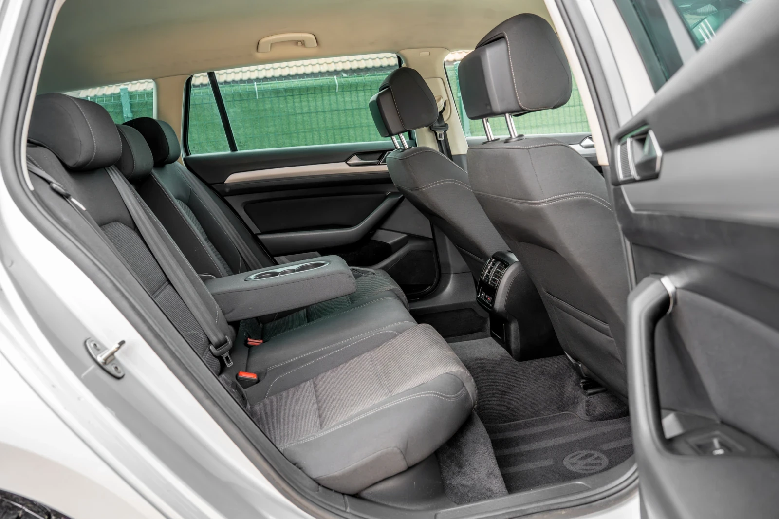 VW Passat Avtomat 120ks, снимка 13 - Автомобили и джипове - 53966138