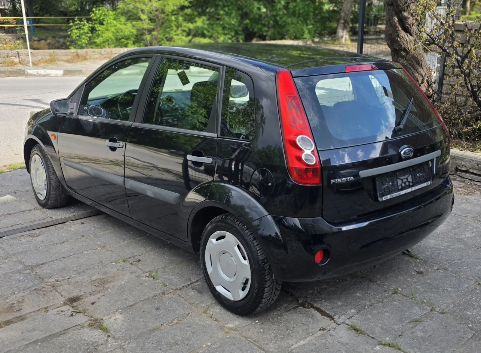Ford Fiesta 1.4i, снимка 4 - Автомобили и джипове - 54528246