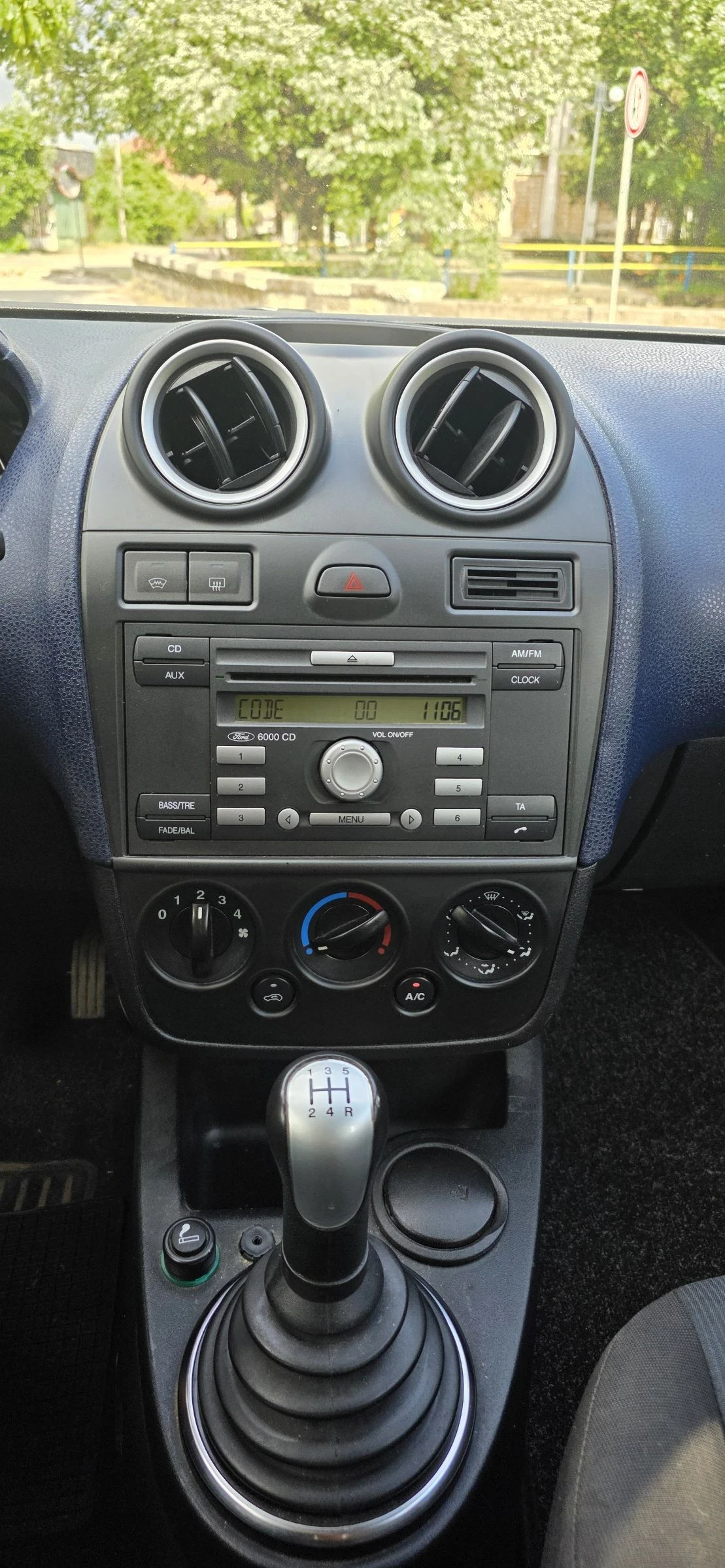 Ford Fiesta 1.4i, снимка 9 - Автомобили и джипове - 54528246