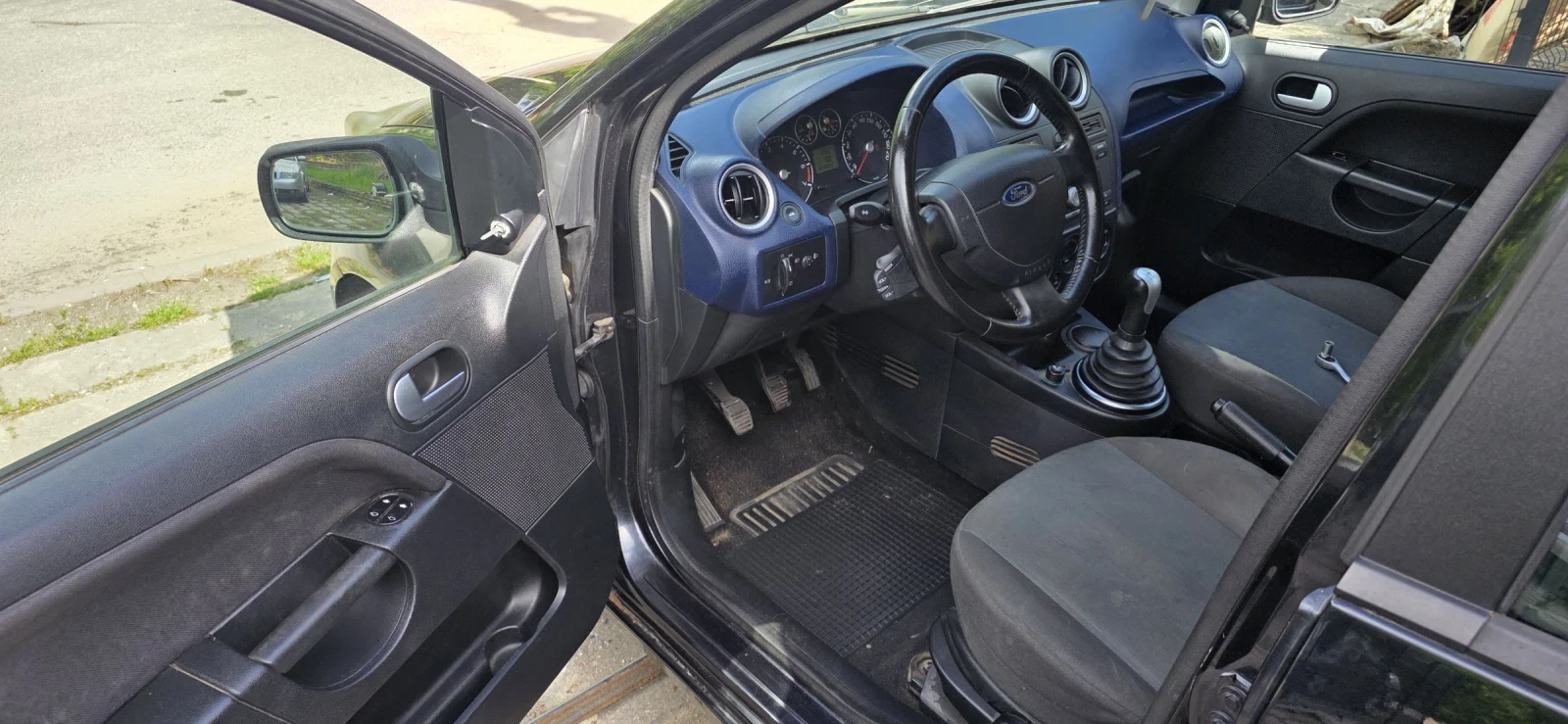 Ford Fiesta 1.4i, снимка 5 - Автомобили и джипове - 54528246