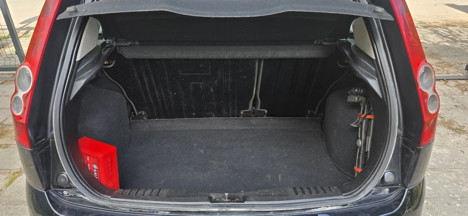 Ford Fiesta 1.4i, снимка 12 - Автомобили и джипове - 54528246
