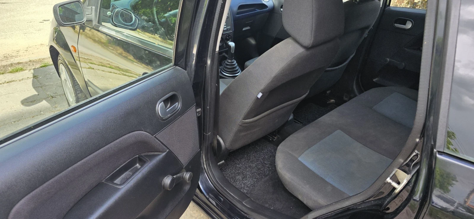 Ford Fiesta 1.4i, снимка 6 - Автомобили и джипове - 54528246