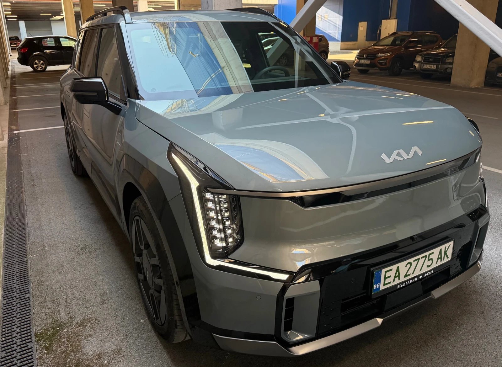 Kia EV9 GT-Line AWD | 2025 | 7 Места | 22 000 км | , снимка 2 - Автомобили и джипове - 55533665