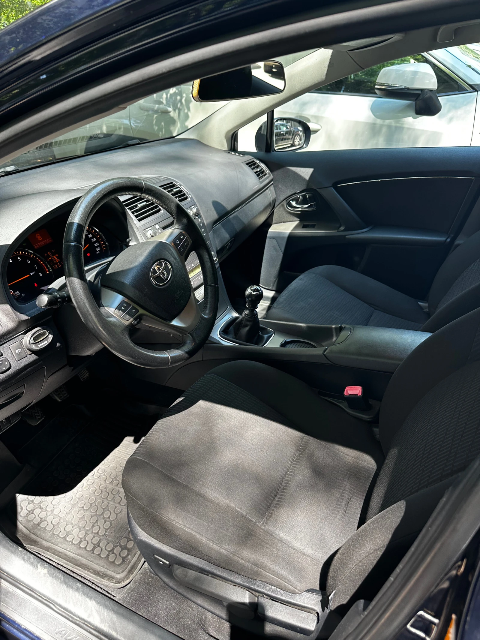 Toyota Avensis, снимка 6 - Автомобили и джипове - 56660030