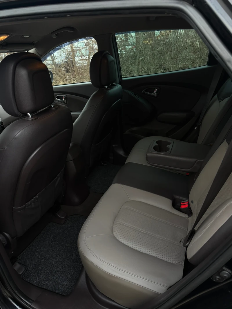 Hyundai IX35 Автоматик 2цветен кафяв салон 4х4 KEY LESS GO, снимка 8 - Автомобили и джипове - 53128544