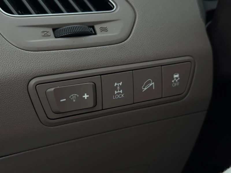 Hyundai IX35 Автоматик 2цветен кафяв салон 4х4 KEY LESS GO, снимка 11 - Автомобили и джипове - 53128544