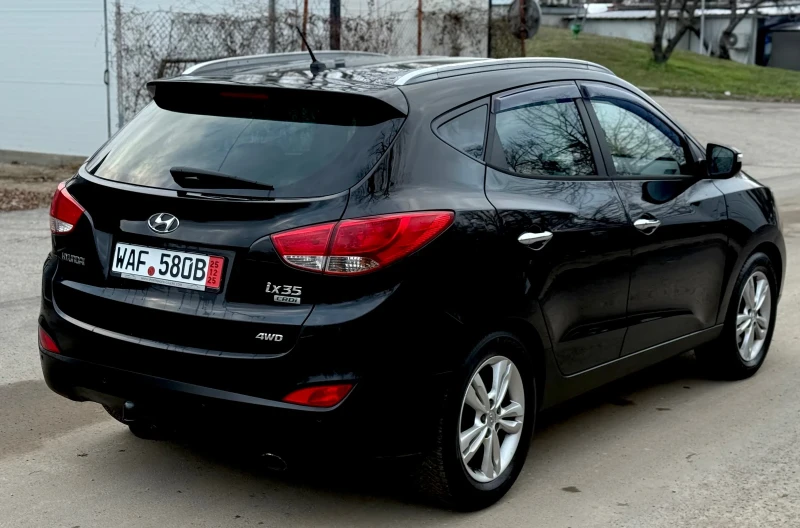 Hyundai IX35 Автоматик 2цветен кафяв салон 4х4 KEY LESS GO, снимка 3 - Автомобили и джипове - 53128544