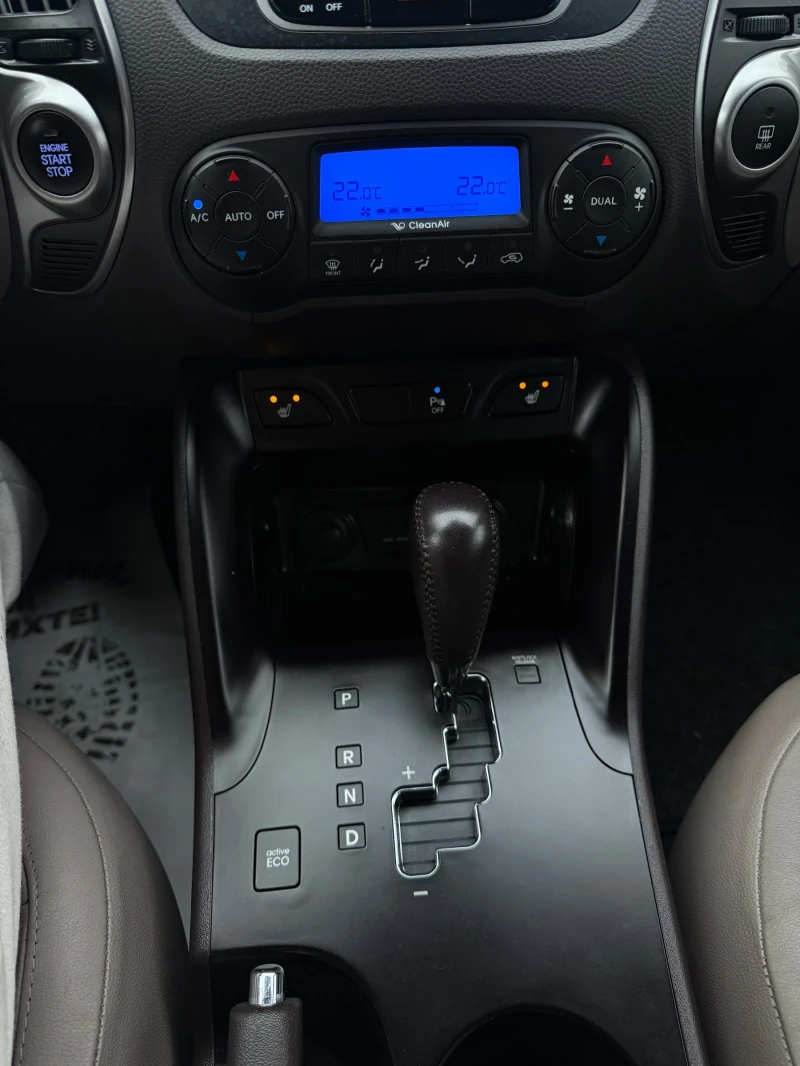 Hyundai IX35 Автоматик 2цветен кафяв салон 4х4 KEY LESS GO, снимка 12 - Автомобили и джипове - 53128544
