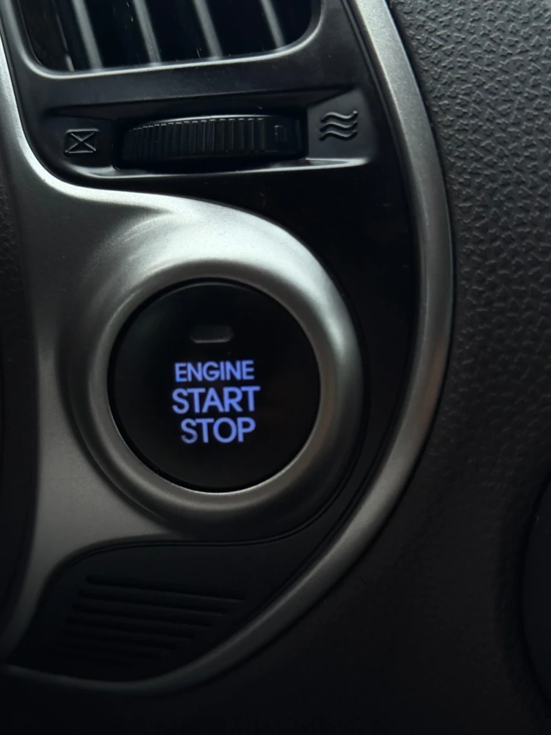 Hyundai IX35 Автоматик 2цветен кафяв салон 4х4 KEY LESS GO, снимка 13 - Автомобили и джипове - 53128544