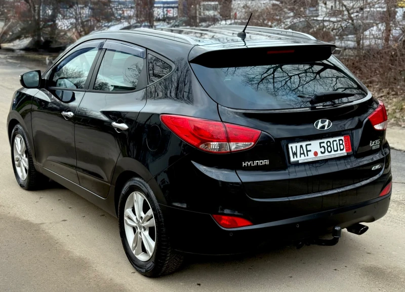 Hyundai IX35 Автоматик 2цветен кафяв салон 4х4 KEY LESS GO, снимка 4 - Автомобили и джипове - 53128544