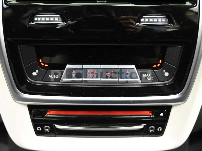 BMW X7 M50I* B&W AUDIO* TWO TONE* TV* ОБДУХ* MASSAGE* , снимка 15 - Автомобили и джипове - 54137983