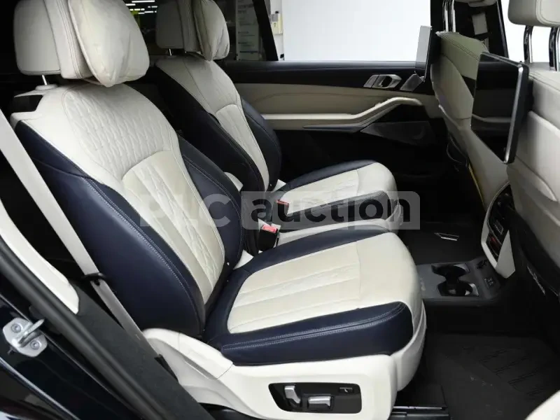 BMW X7 M50I* B&W AUDIO* TWO TONE* TV* ОБДУХ* MASSAGE* , снимка 14 - Автомобили и джипове - 54137983
