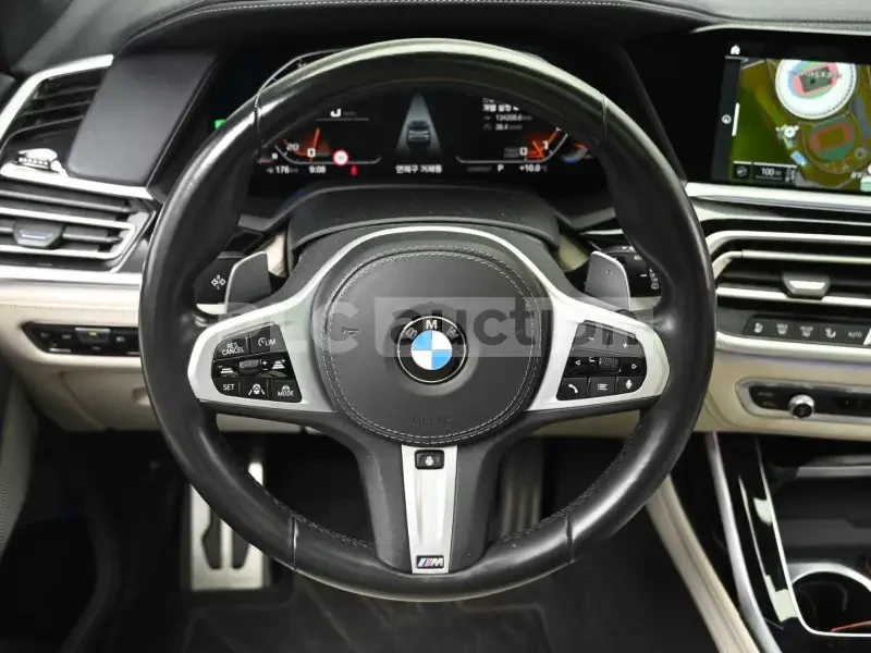 BMW X7 M50I* B&W AUDIO* TWO TONE* TV* ОБДУХ* MASSAGE* , снимка 8 - Автомобили и джипове - 54137983
