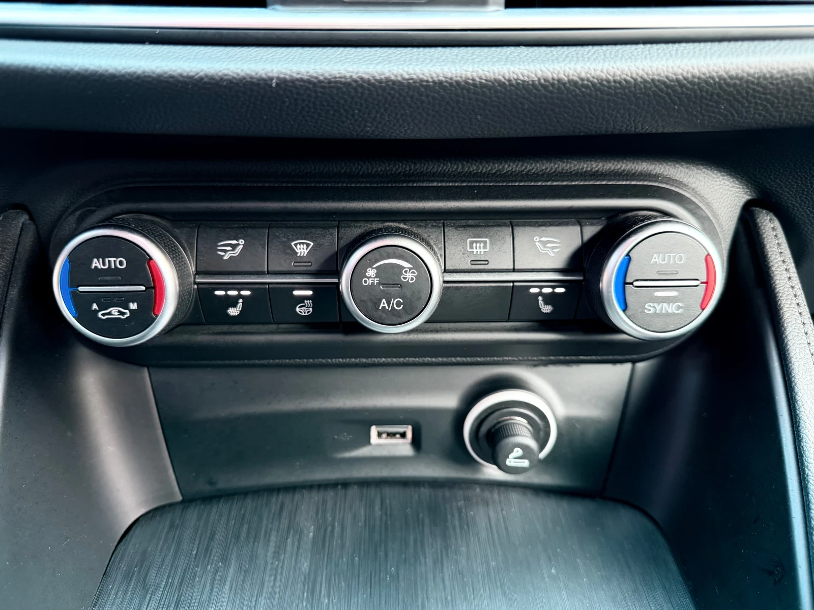 Alfa Romeo Stelvio 2.0 Sport Q4 Внос Швейцария, снимка 11 - Автомобили и джипове - 53708637