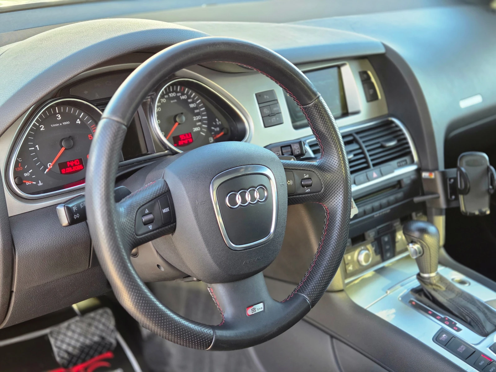 Audi Q7 4.2 TDI 3хS-Line , Panorama, Keyless, 6+ 1, снимка 8 - Автомобили и джипове - 53818621