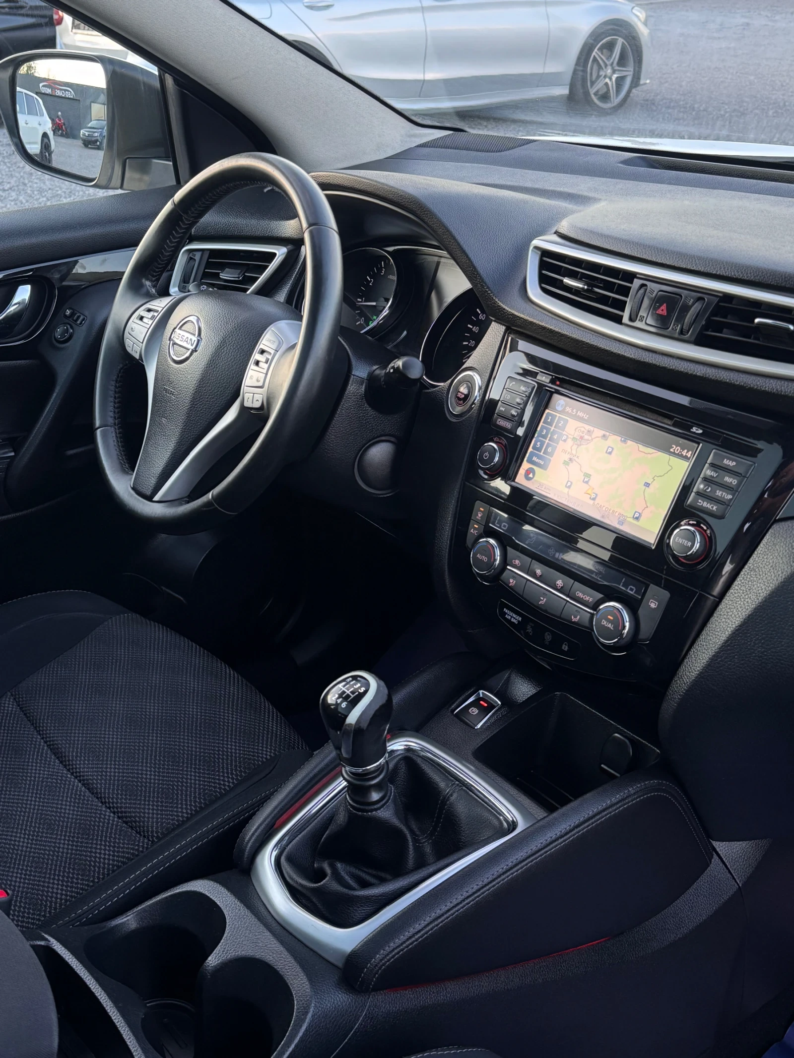 Nissan Qashqai Tekna/Panorama/360Camera, снимка 15 - Автомобили и джипове - 54974609
