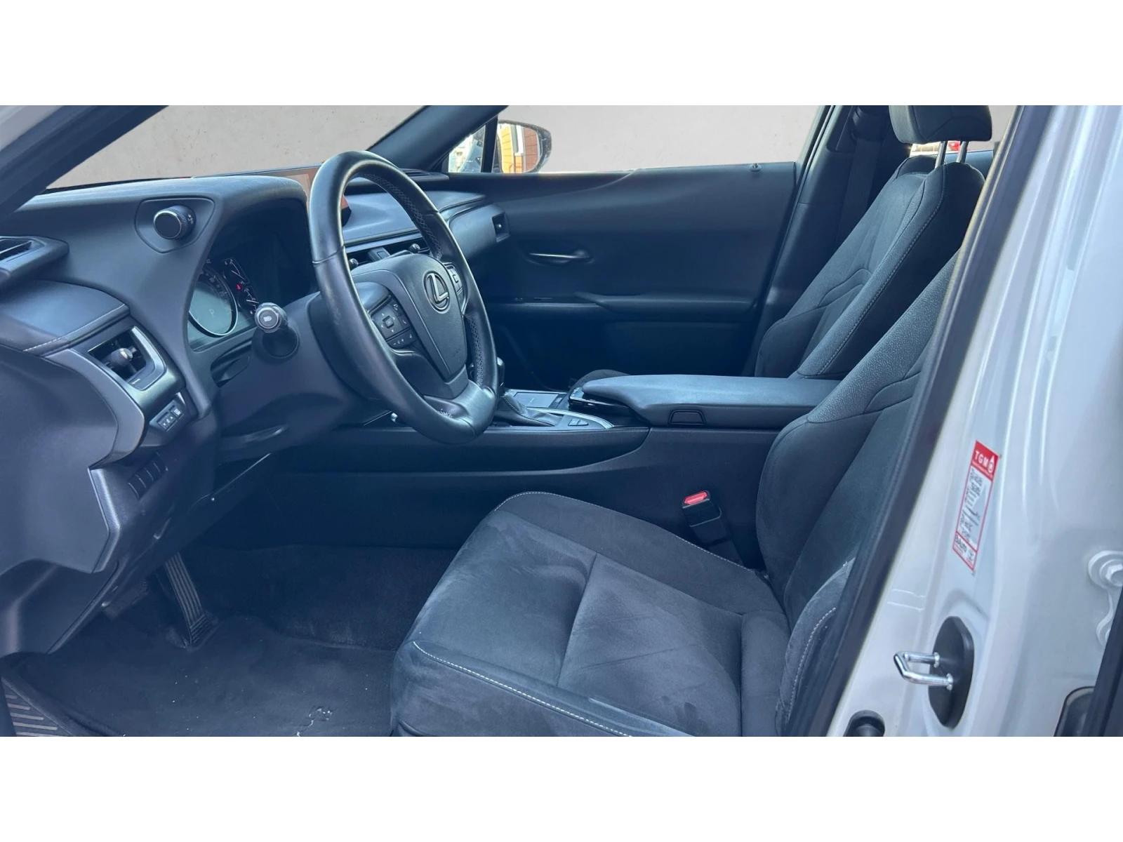 Lexus UX 250h AWD 184к.с., Месечна вноска от 444  , снимка 11 - Автомобили и джипове - 55654124