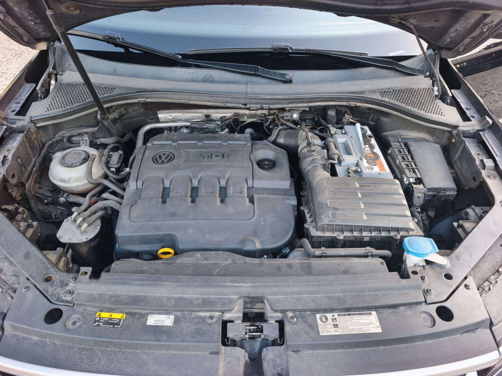 VW Tiguan 2.0TDI HIGH LINE FULL SERVICE NEW !!!, снимка 16 - Автомобили и джипове - 55730166