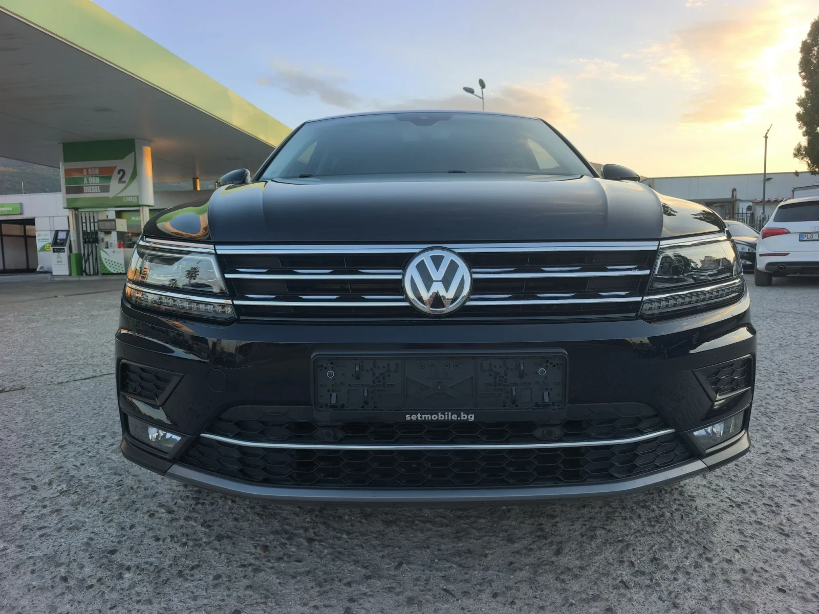 VW Tiguan 2.0TDI HIGH LINE FULL SERVICE NEW !!!, снимка 2 - Автомобили и джипове - 55730166