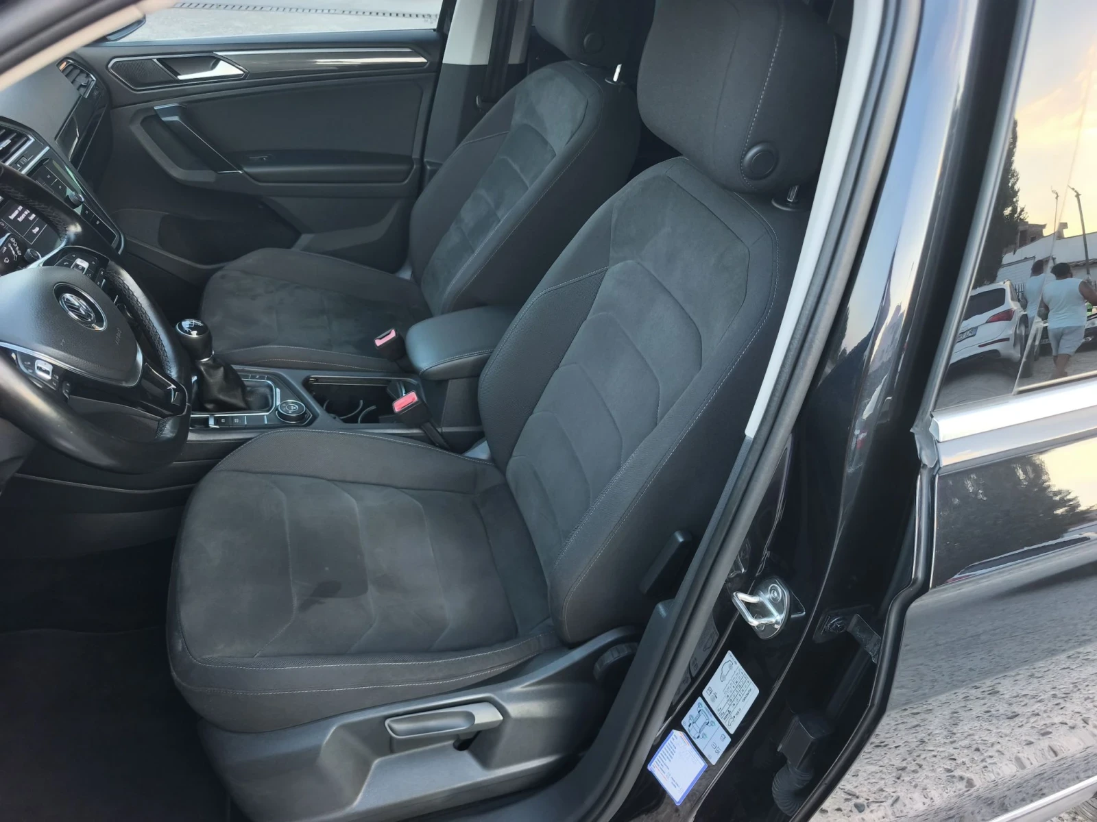 VW Tiguan 2.0TDI HIGH LINE FULL SERVICE NEW !!!, снимка 8 - Автомобили и джипове - 55730166