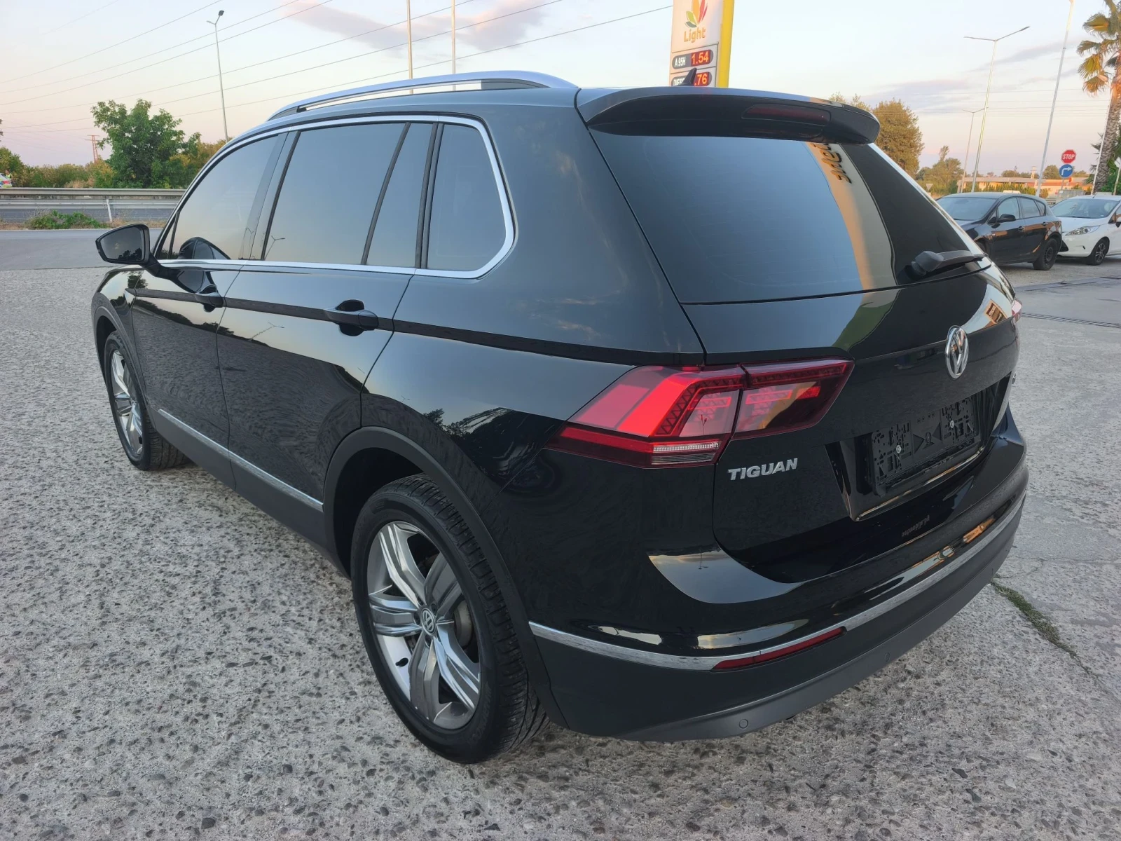 VW Tiguan 2.0TDI HIGH LINE FULL SERVICE NEW !!!, снимка 5 - Автомобили и джипове - 55730166