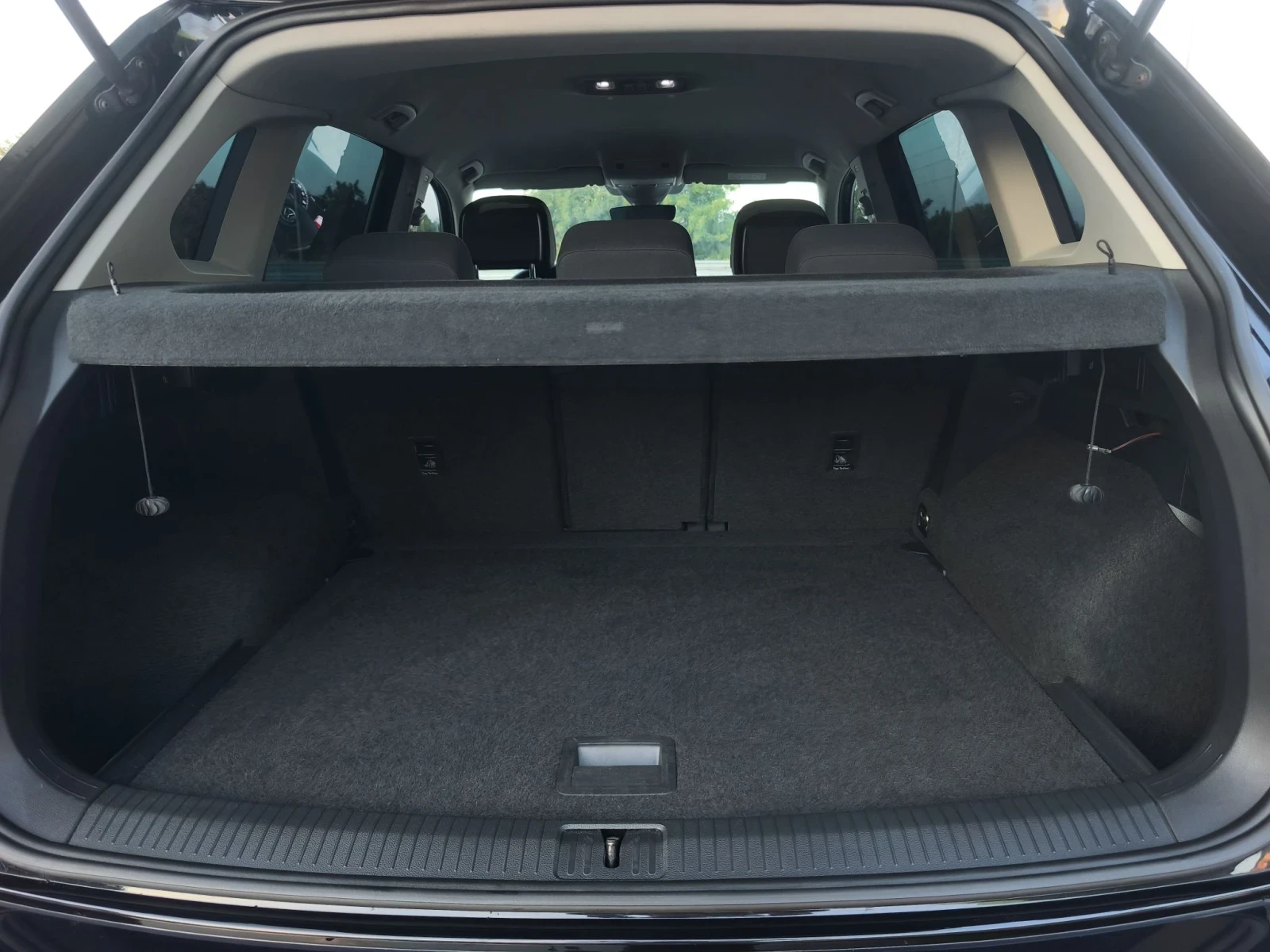 VW Tiguan 2.0TDI HIGH LINE FULL SERVICE NEW !!!, снимка 14 - Автомобили и джипове - 55730166
