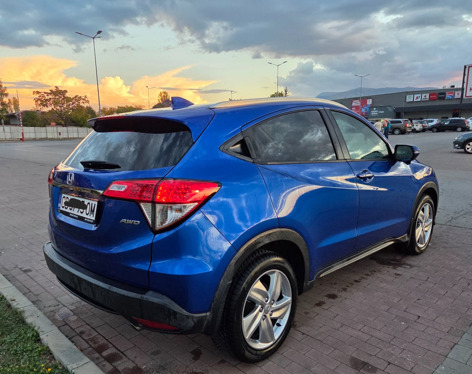 Honda Hr-v 1, 8  , 4х4 , снимка 6 - Автомобили и джипове - 56512748