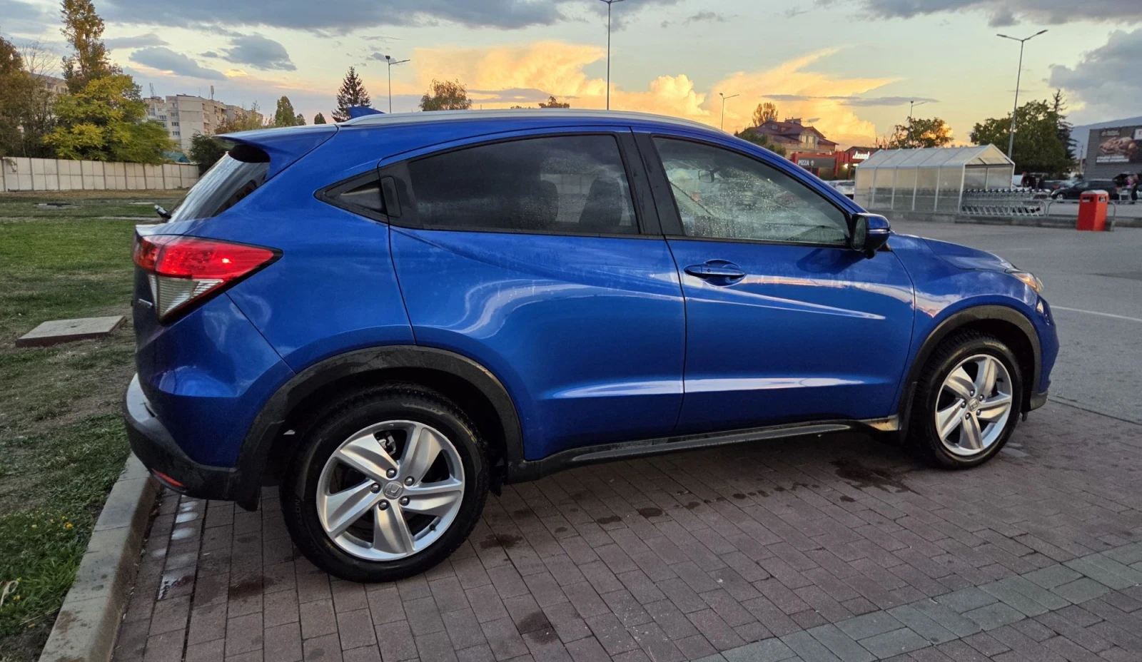 Honda Hr-v 1, 8  , 4х4 , снимка 7 - Автомобили и джипове - 56512748