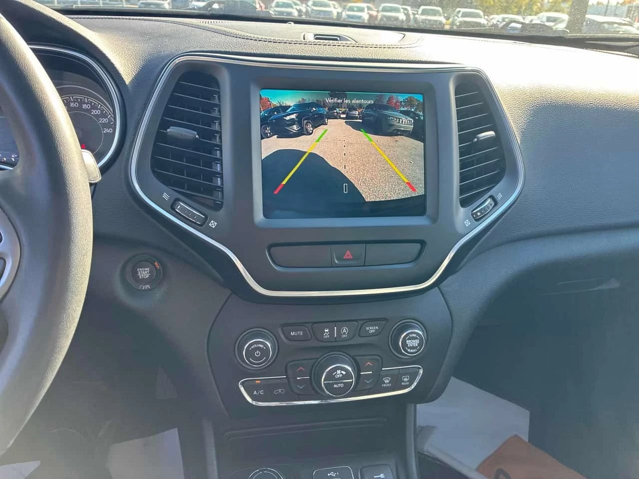 Jeep Cherokee * Altitude * CARFAX * ��� ������������ ������ | Mobile.bg � ����������� 9