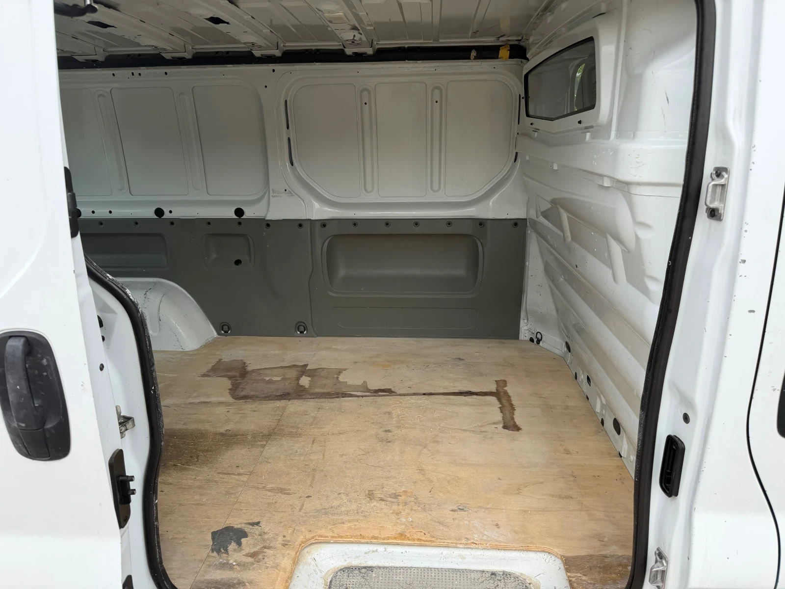 Renault Trafic DCI-115ps, снимка 11 - Бусове и автобуси - 54452087