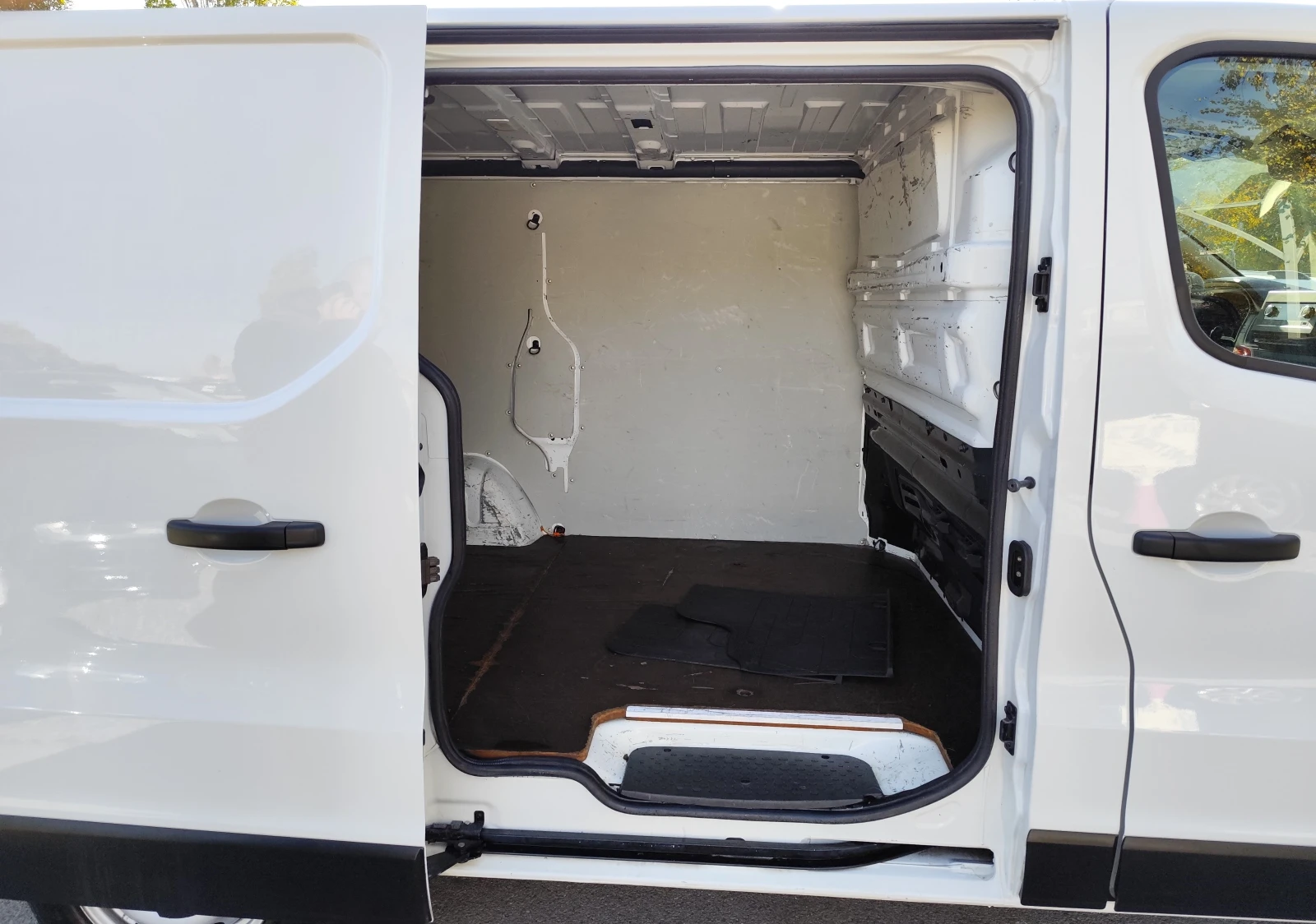 Renault Trafic 2.0DCi* N1/3MECTA/LED/EURO6D, снимка 10 - Бусове и автобуси - 56593118
