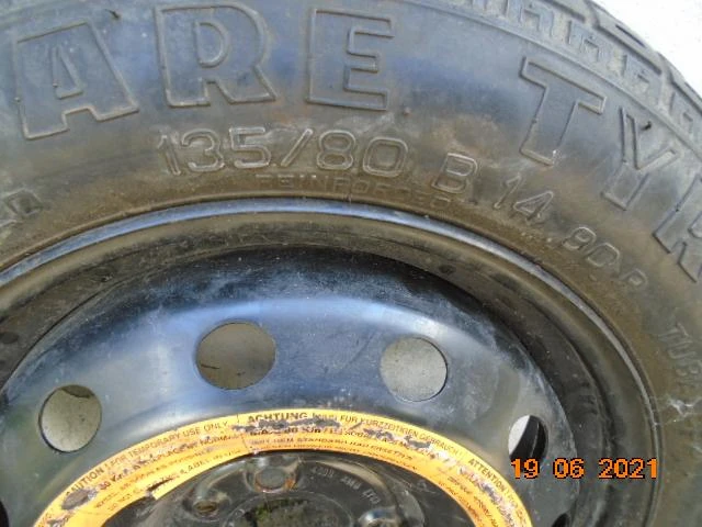 Гуми с джанти Pirelli 135/80R14, снимка 2 - Гуми и джанти - 45216399