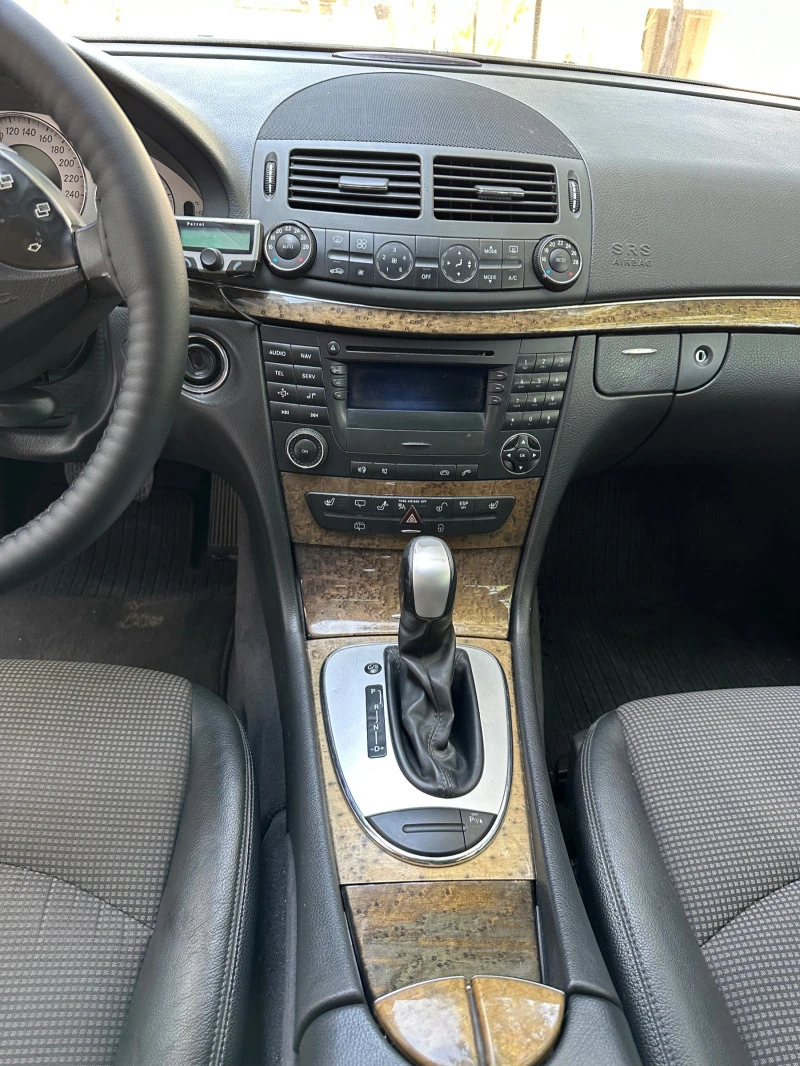 Mercedes-Benz E 280, снимка 5 - Автомобили и джипове - 47607267