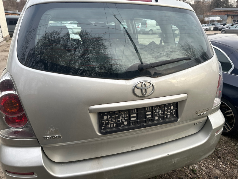 Toyota Corolla verso 2.2D4D, снимка 8 - Автомобили и джипове - 46032263