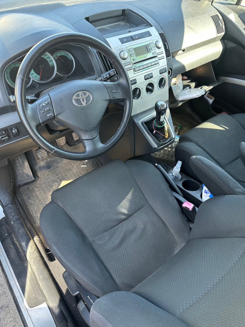 Toyota Corolla verso 2.2D4D, снимка 3 - Автомобили и джипове - 44890502