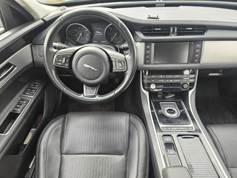 Jaguar Xf 3.0D swiss edition , снимка 12 - Автомобили и джипове - 49383338