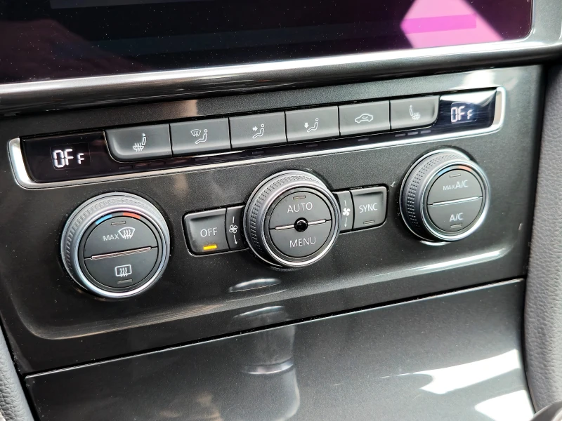 VW Golf Variant 1.6 TDI, снимка 10 - Автомобили и джипове - 52427741