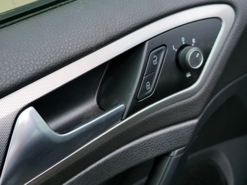 VW Golf Variant 1.6 TDI, снимка 15 - Автомобили и джипове - 52427741