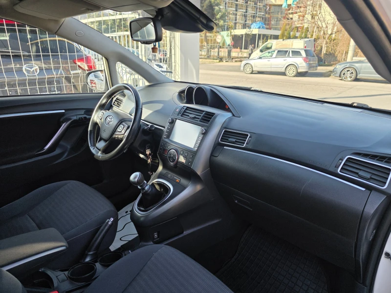 Toyota Verso 1.6 D НАПЪЛНО ОБСЛУЖЕН , снимка 15 - Автомобили и джипове - 53092394