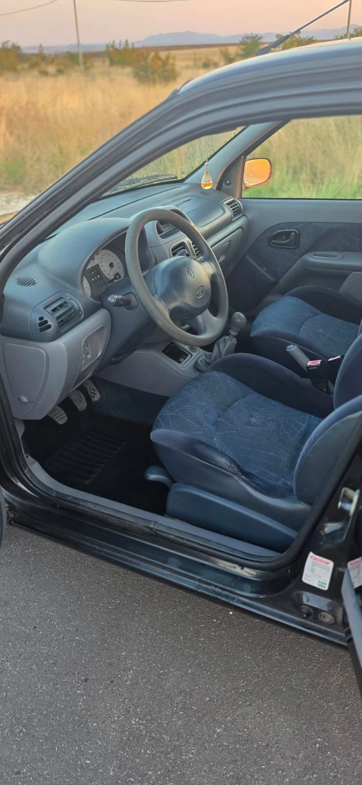 Renault Clio 1.4 16v, снимка 9 - Автомобили и джипове - 55648007